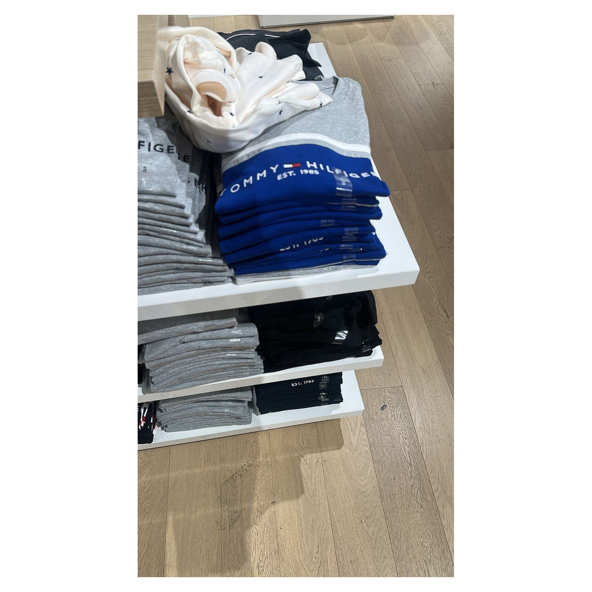 Camisetas Tommy Hilfiger para hombre - diseños surtidos